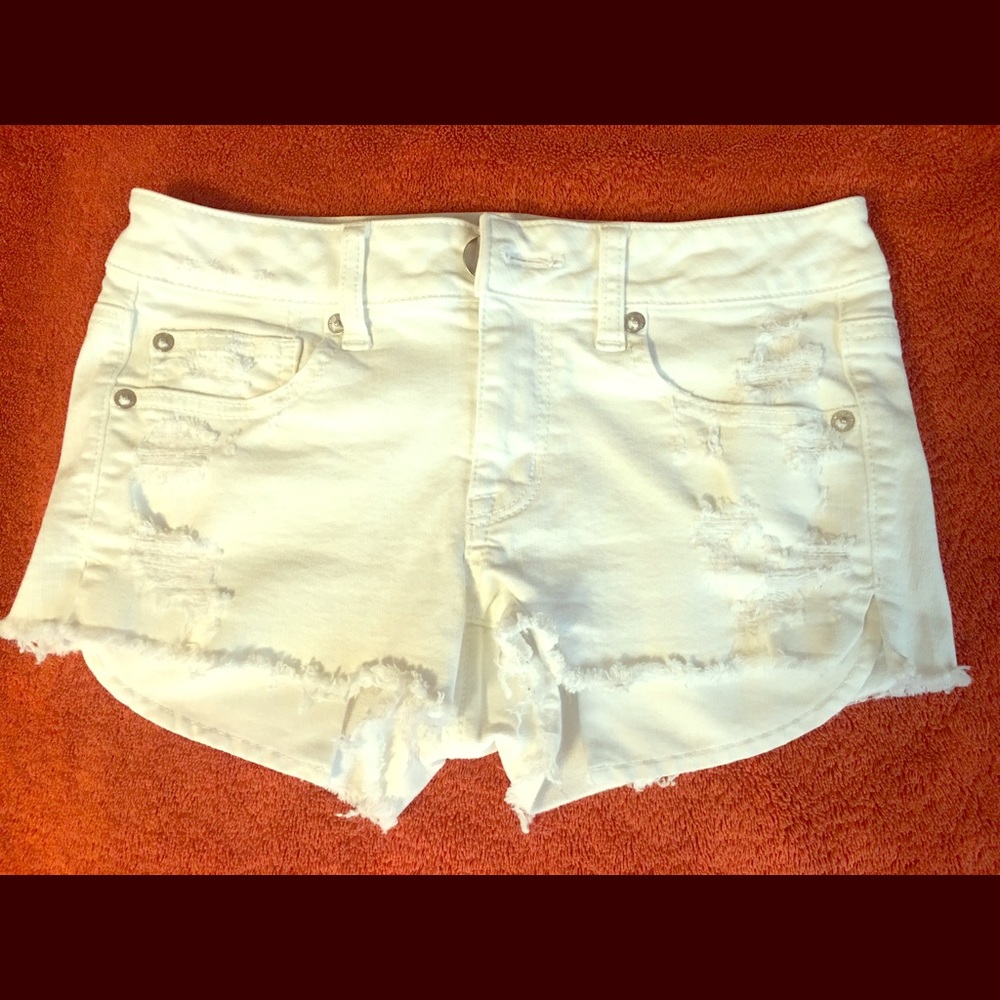White American Eagle Ladies Shorts